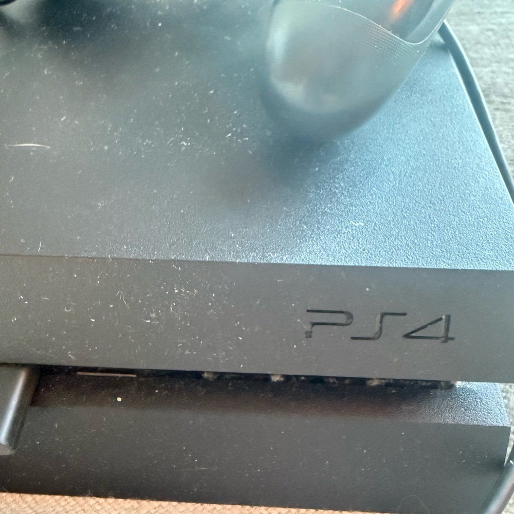 Sony PS4 Console with Controller + Chord - Picture 5 of 7